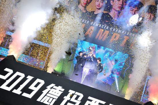 重庆狼队荣膺2026王者荣耀挑战者杯冠军